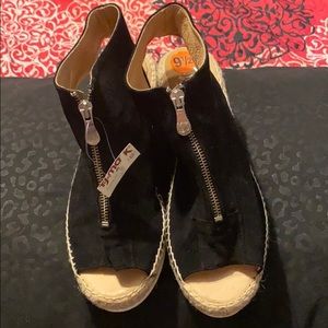 KANNA sandals - size 9 1/2 - NWT